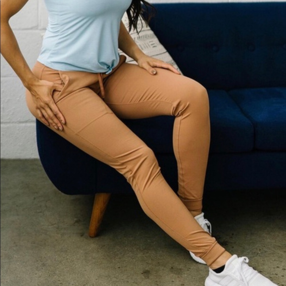 ZYIA accend joggers size XXL New w/o tags